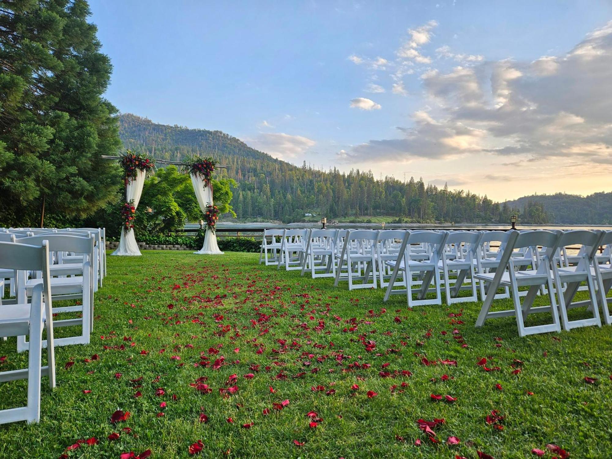 The Pines Resort & Conference Center Bass Lake Exterior foto